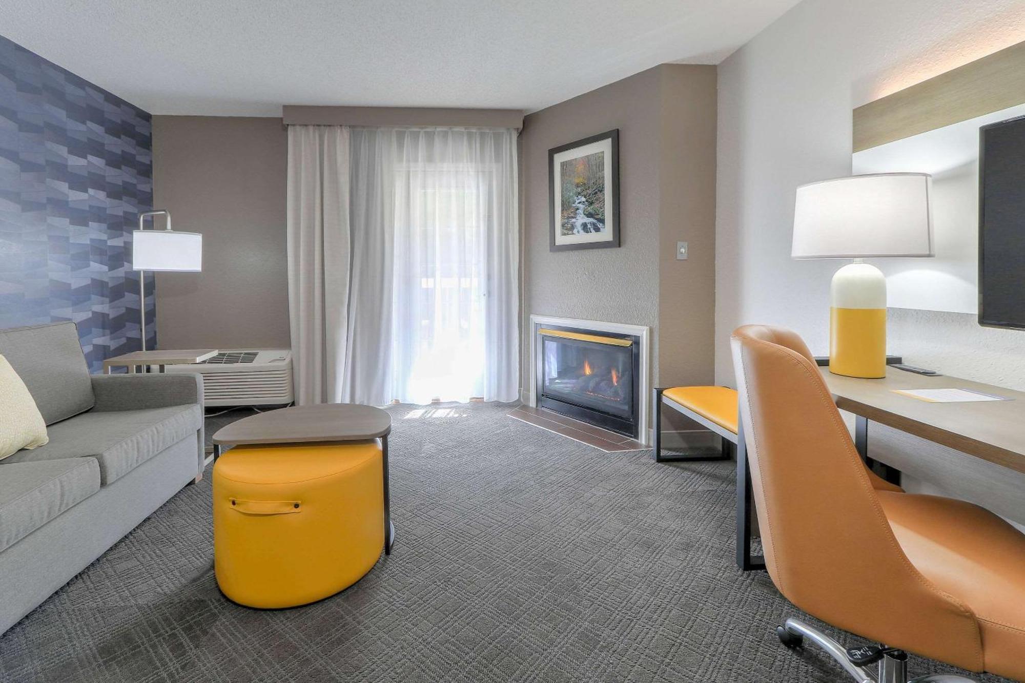 Hotel Comfort & At Dollywood Lane Pigeon Forge