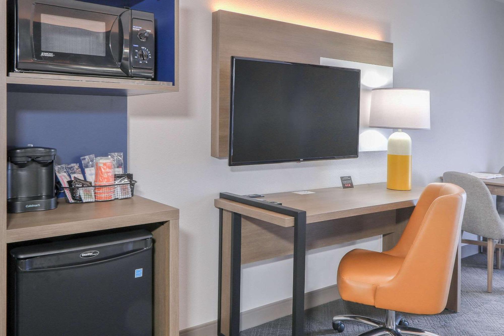 Comfort & At Dollywood Lane 2*