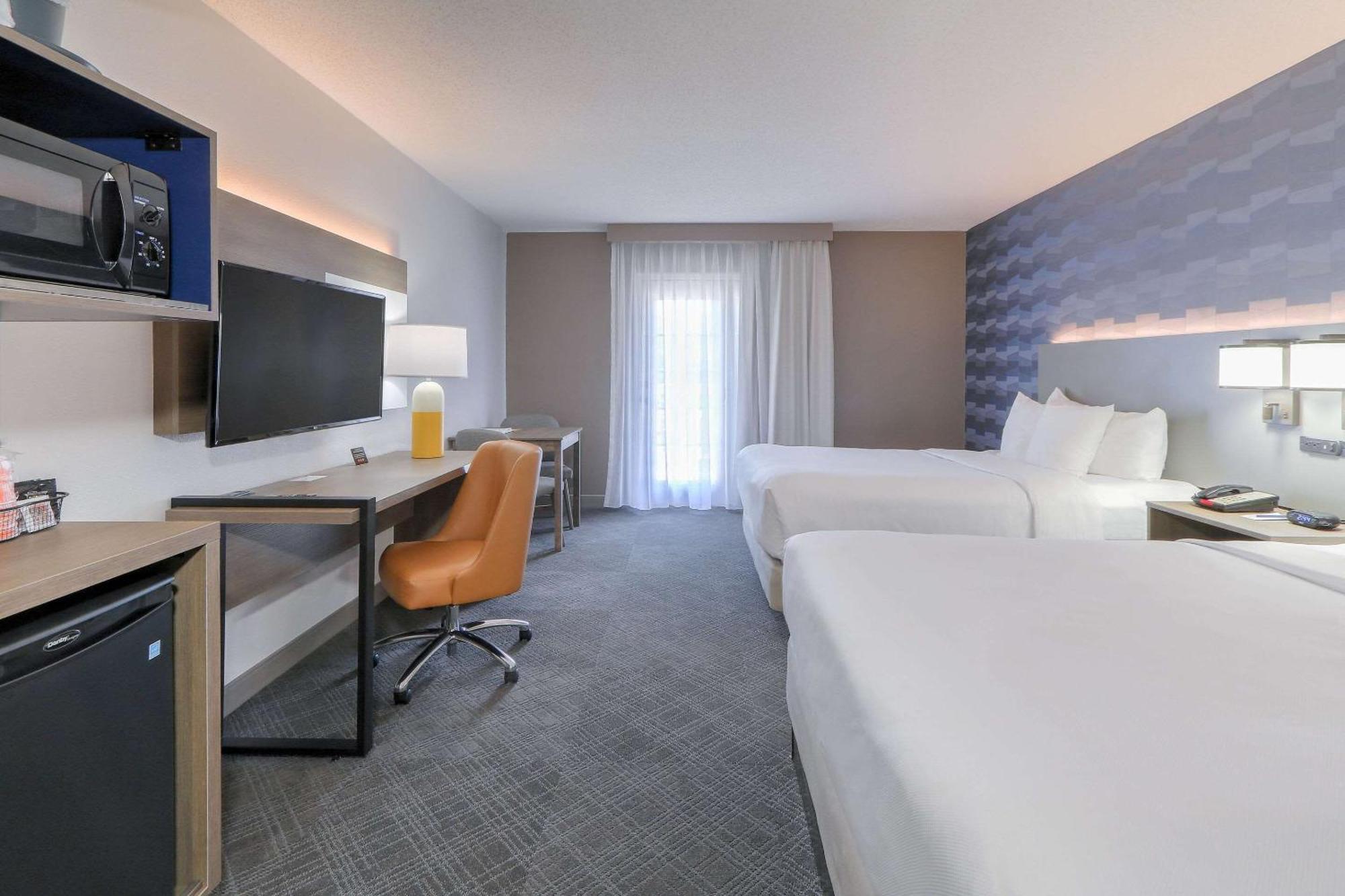 Comfort & At Dollywood Lane
