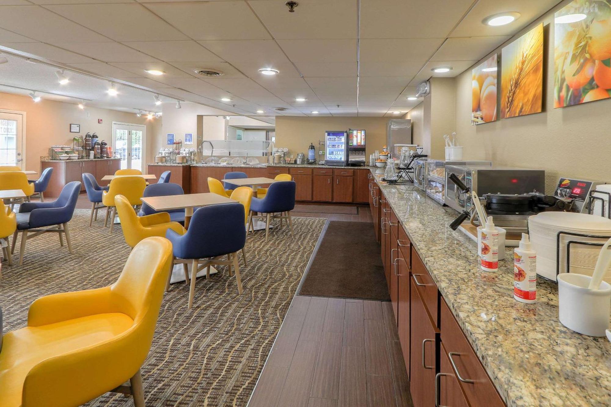Hotel Comfort & At Dollywood Lane Pigeon Forge