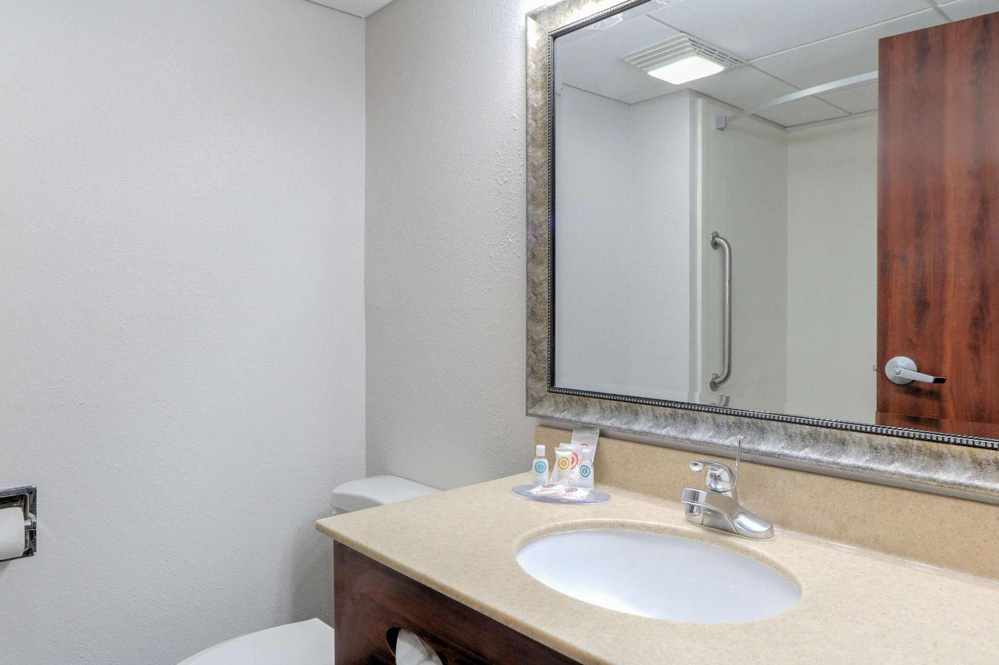 Hotel Comfort & At Dollywood Lane Pigeon Forge