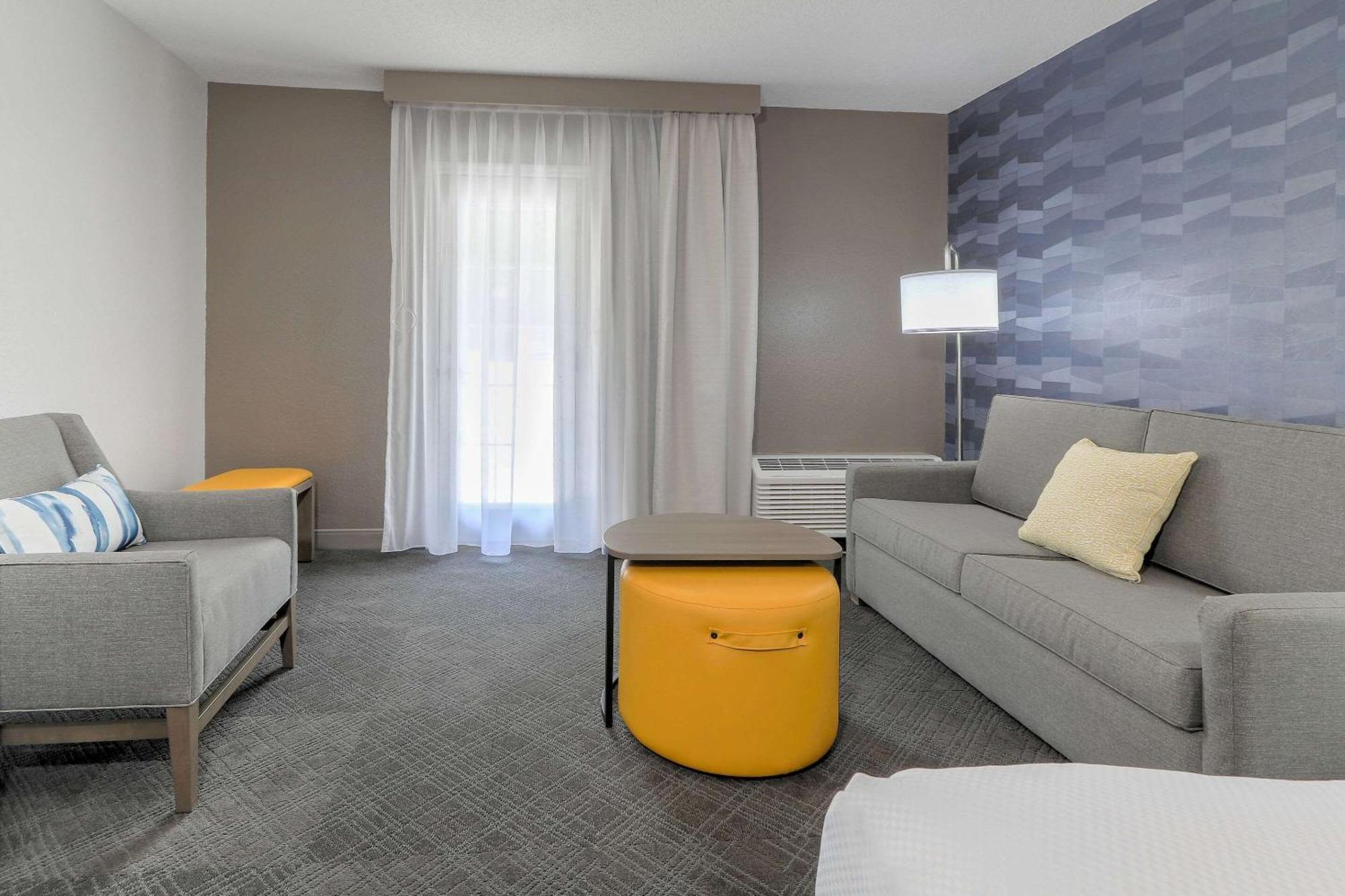 Comfort & At Dollywood Lane Pigeon Forge
