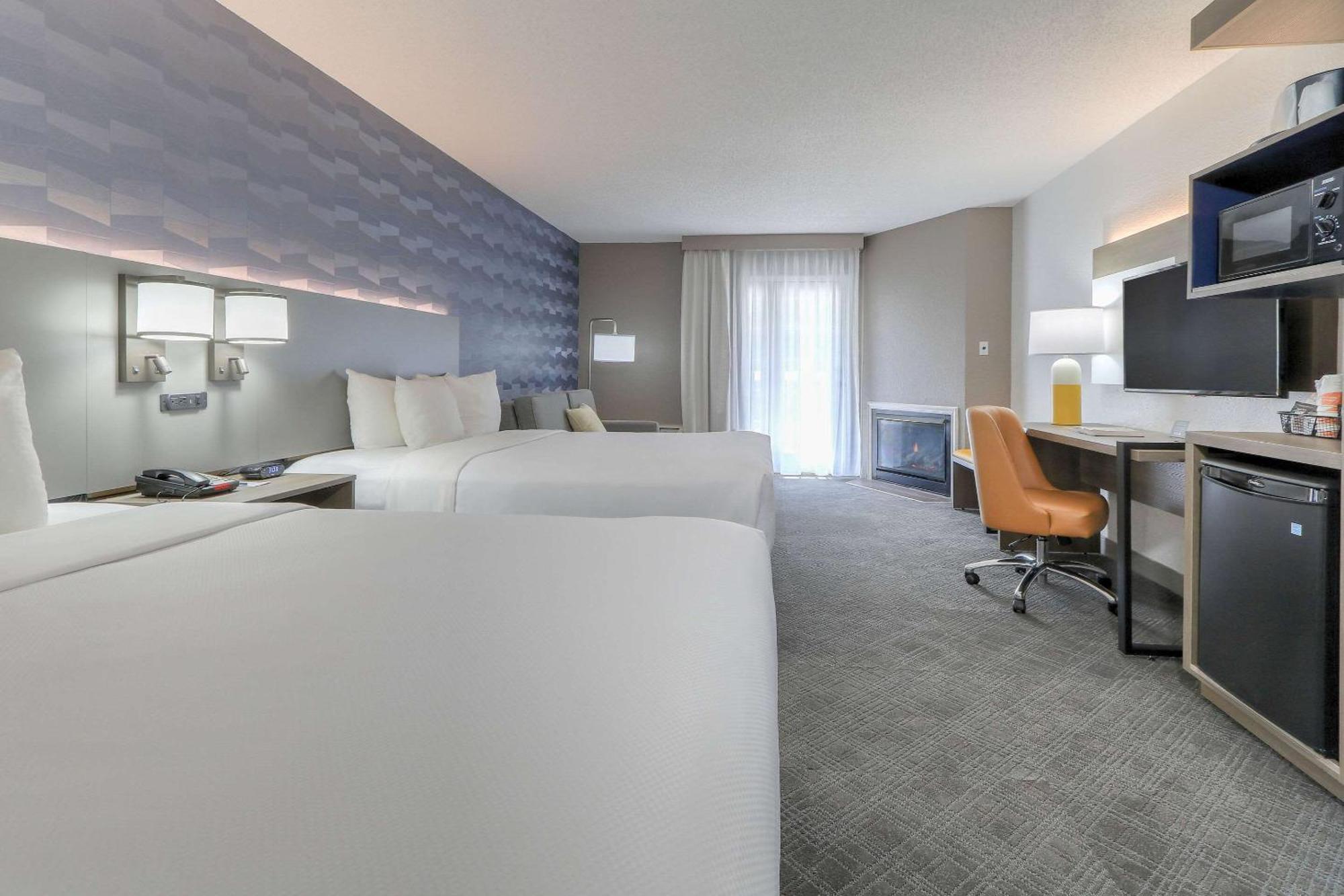 Comfort & At Dollywood Lane