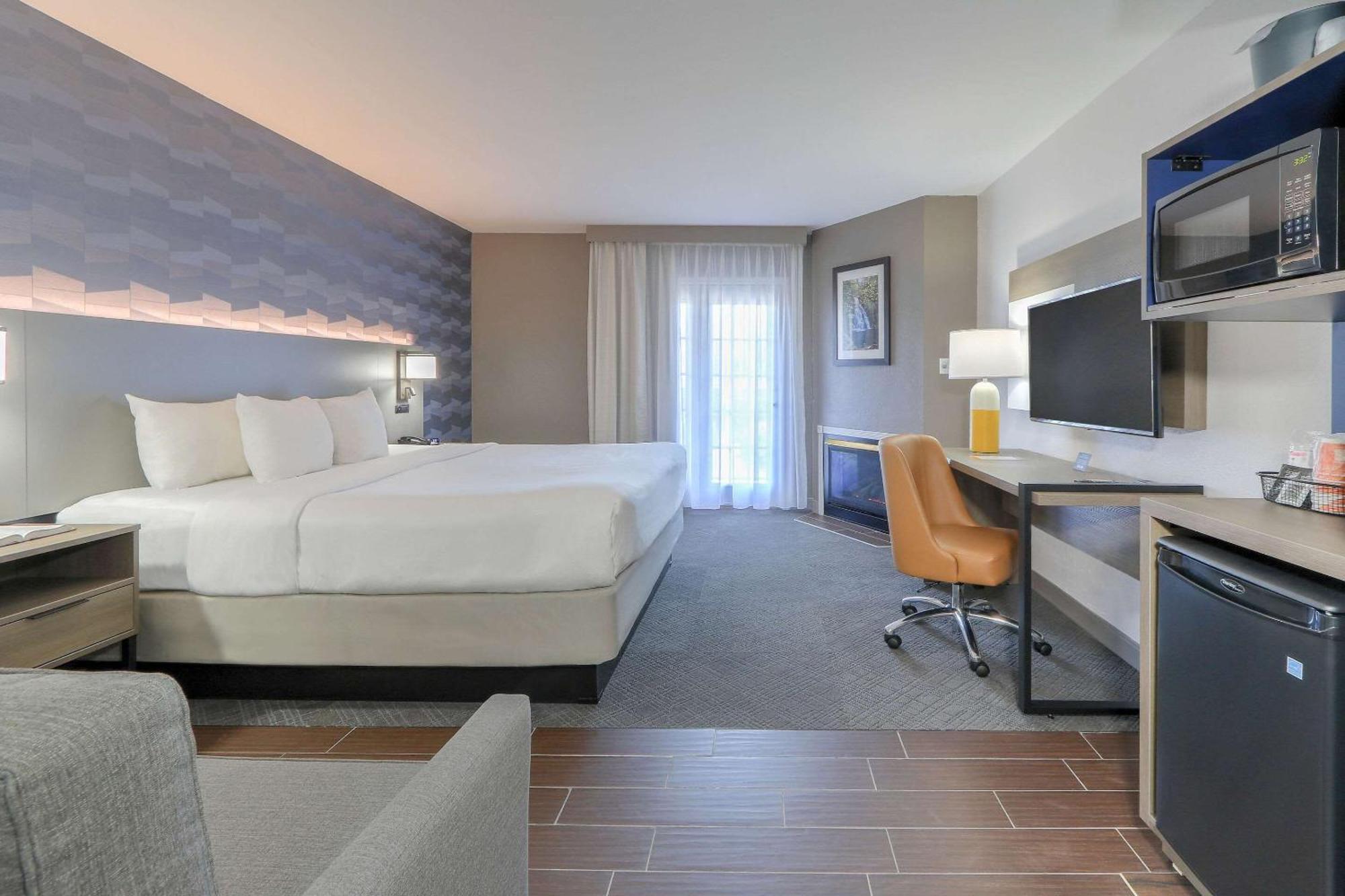 Hotel Comfort & At Dollywood Lane 2*