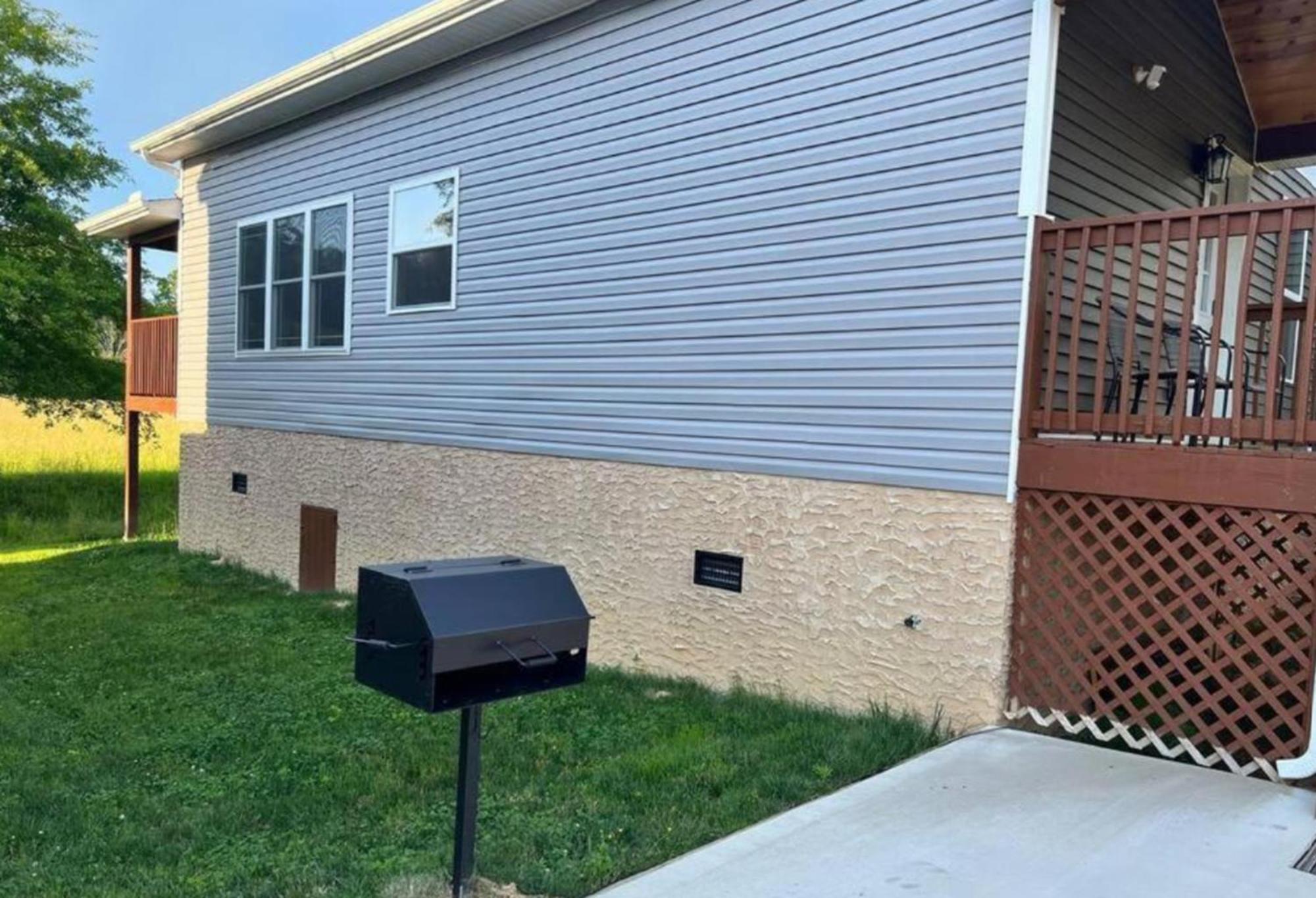 Chalet 3 Master Bedrooms - Sleeps 10 - Location - Game - Hot Tub Pigeon Forge