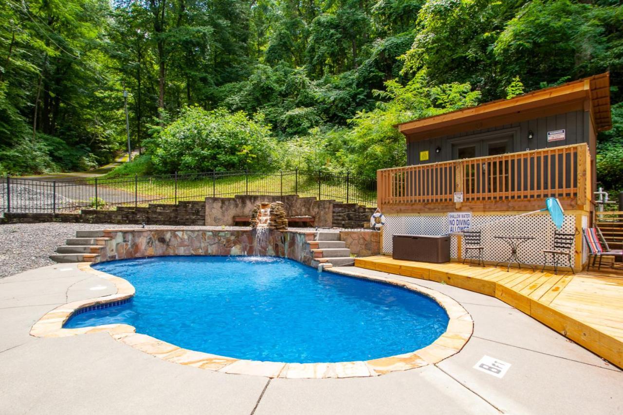 Ravens Hollow Private Pool Hot Tub Games Holiday home