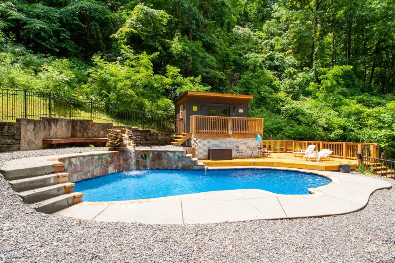 Ravens Hollow Private Pool Hot Tub Games Pigeon Forge