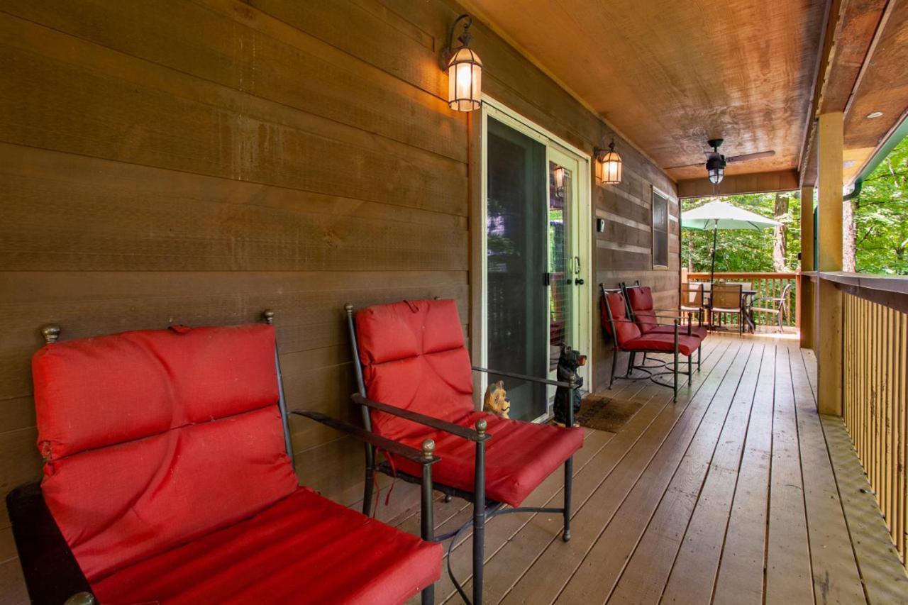 Ravens Hollow Private Pool Hot Tub Games Holiday home
