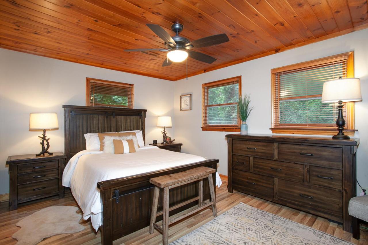 Ravens Hollow Private Pool Hot Tub Games Holiday home Pigeon Forge