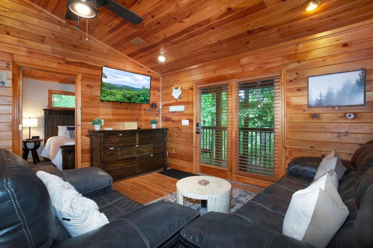 Ravens Hollow Private Pool Hot Tub Games Holiday home *