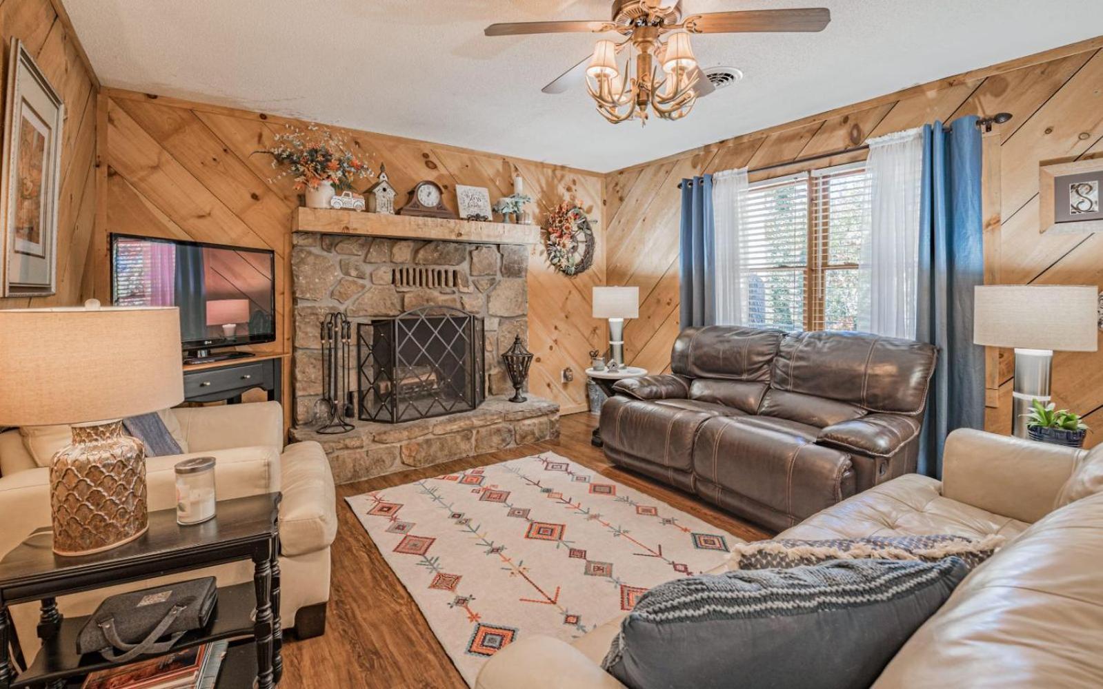 Wooded Bliss Hot Tub Single Level With No Steps Rocking Chairs And Wooded Views