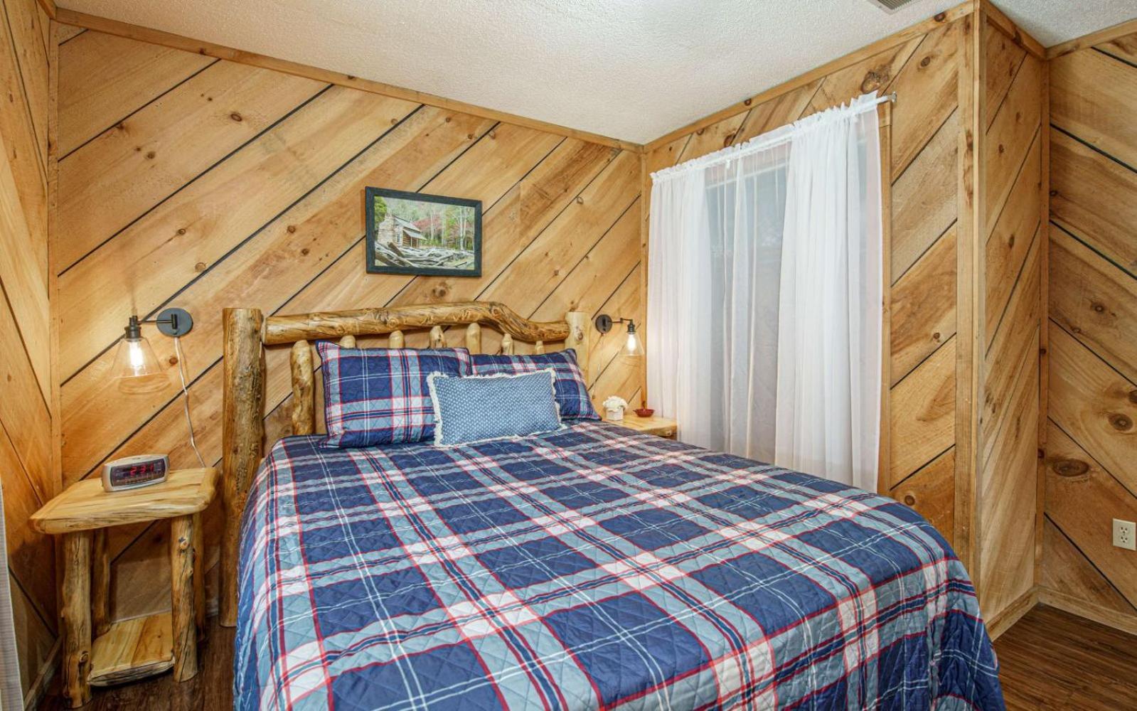 Wooded Bliss Hot Tub Single Level With No Steps Rocking Chairs And Wooded Views Holiday home