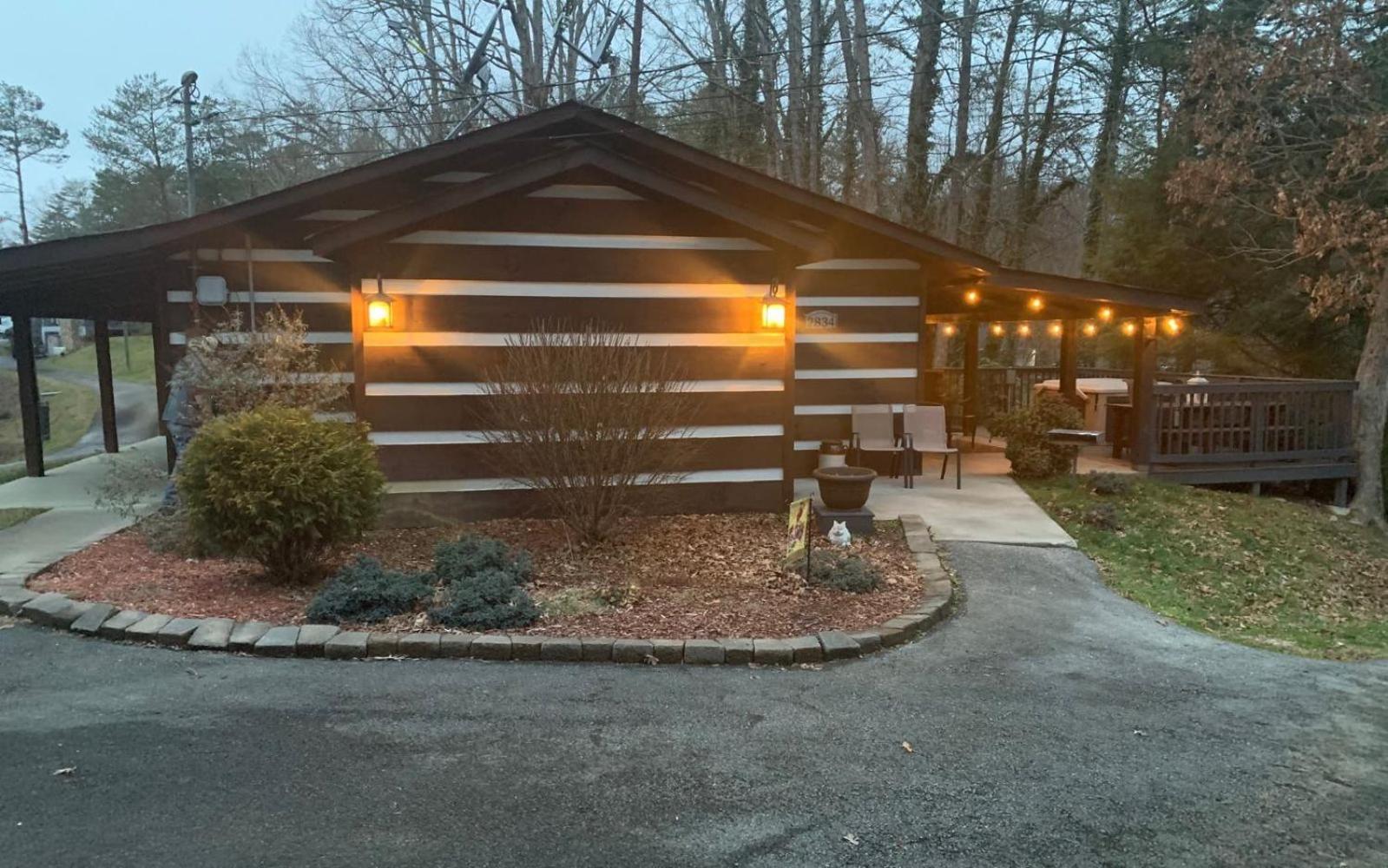 Holiday home Wooded Bliss Hot Tub Single Level With No Steps Rocking Chairs And Wooded Views Pigeon Forge