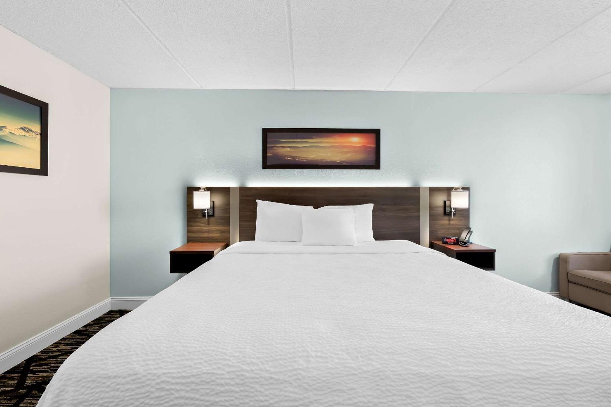 Clarion & Near The Leconte Center Hotel Pigeon Forge