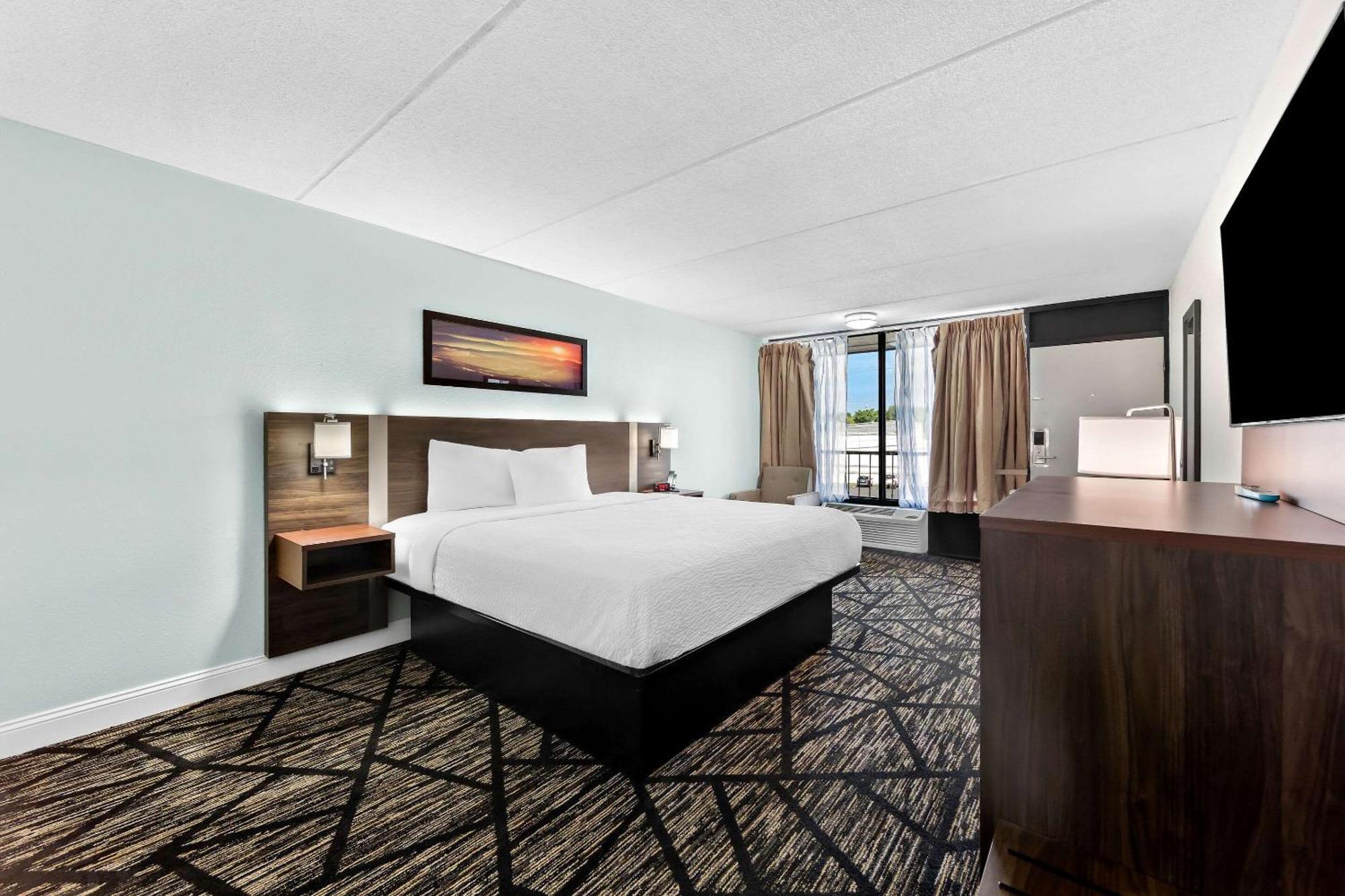 Clarion & Near The Leconte Center Pigeon Forge