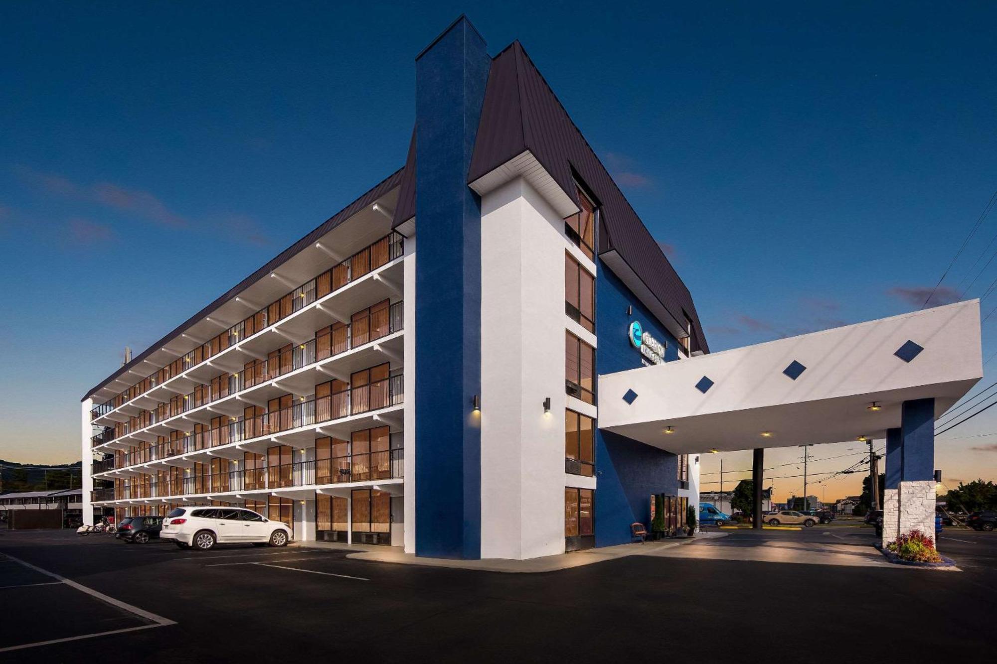 Clarion & Near The Leconte Center 2*