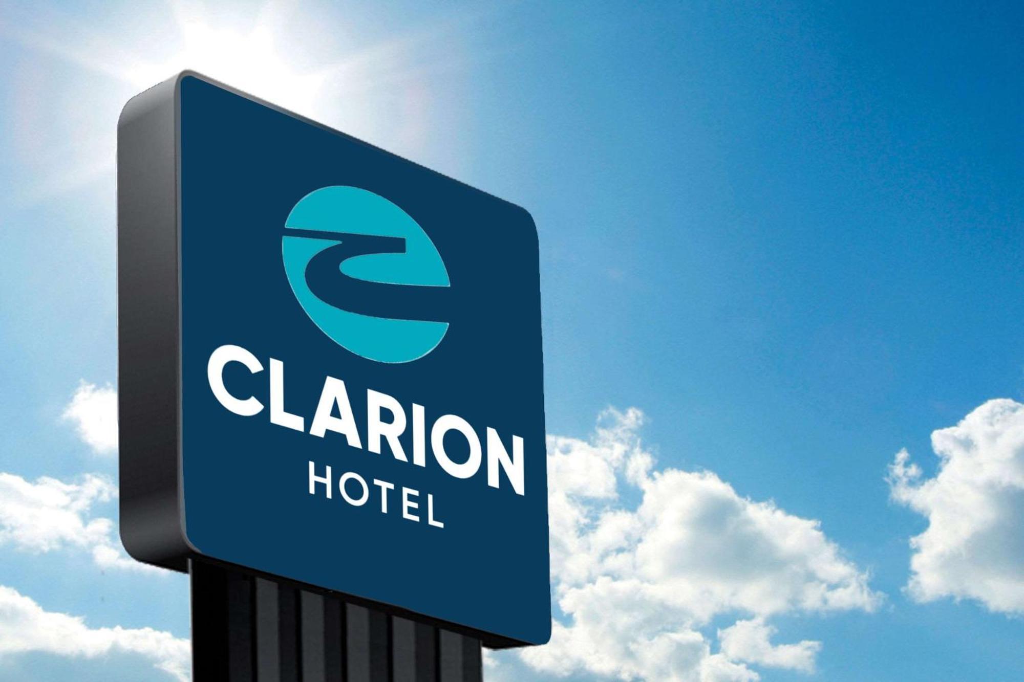 Clarion & Near The Leconte Center Hotel 2*