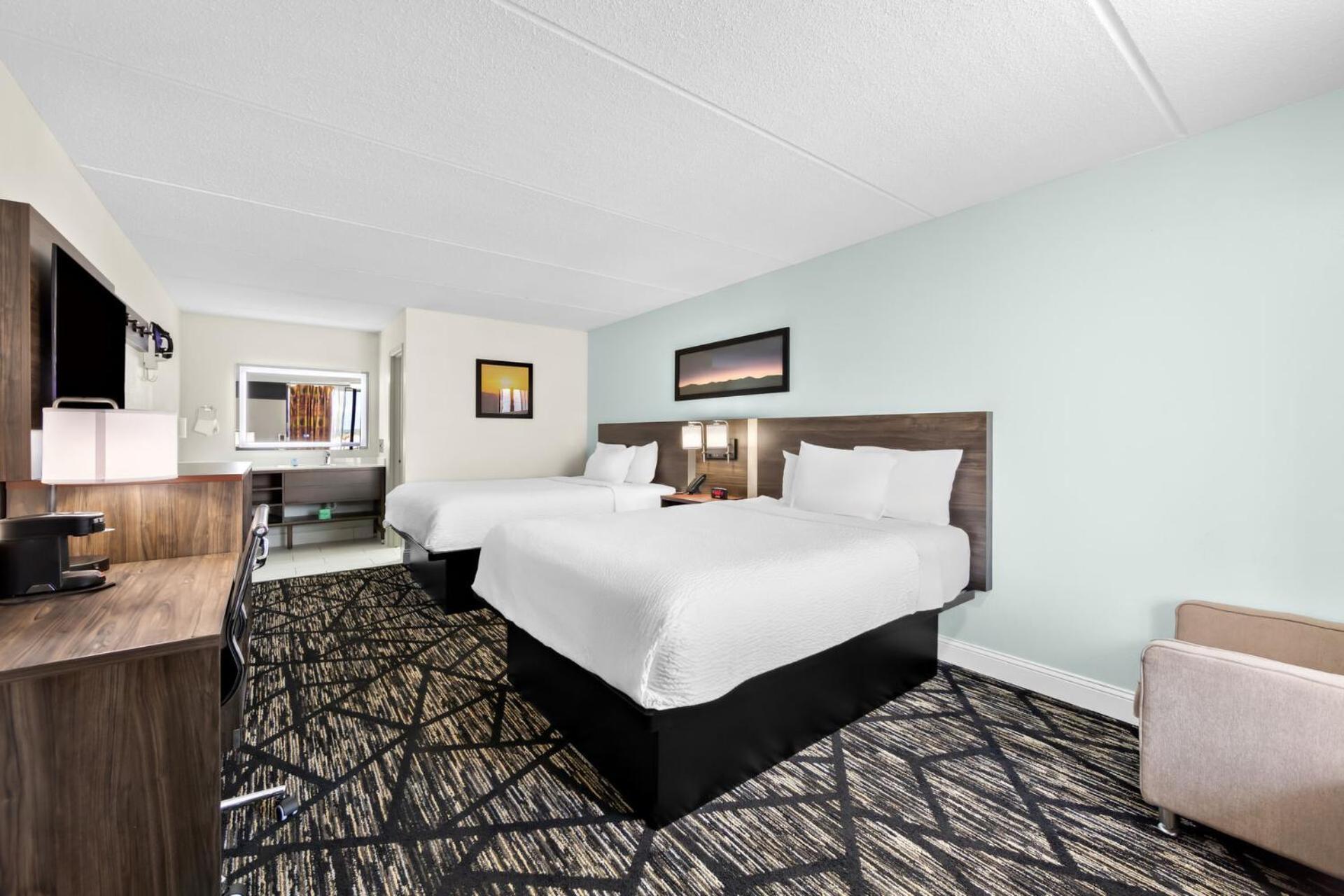Hotel Clarion & Near The Leconte Center 2*