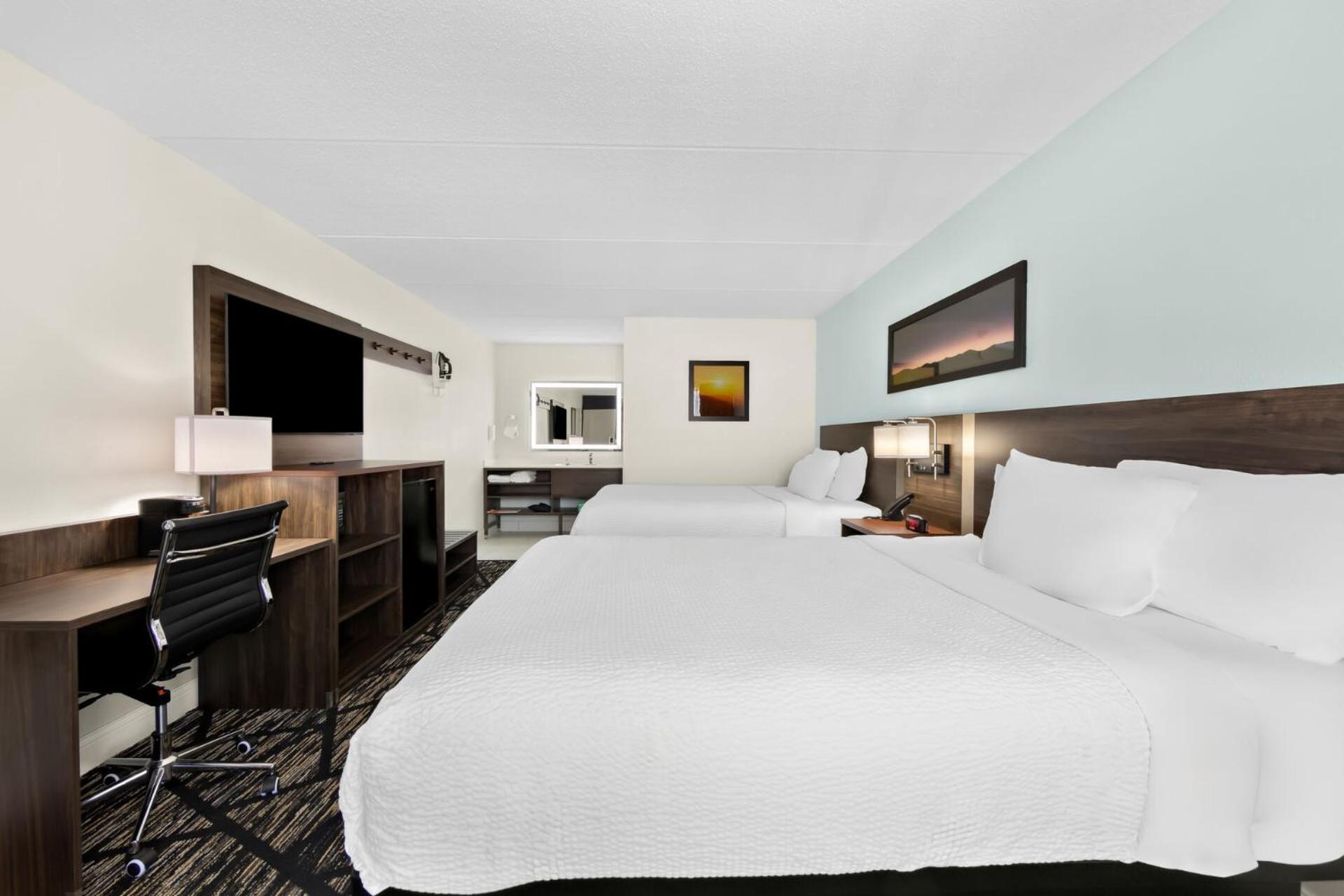 Hotel Clarion & Near The Leconte Center 2*