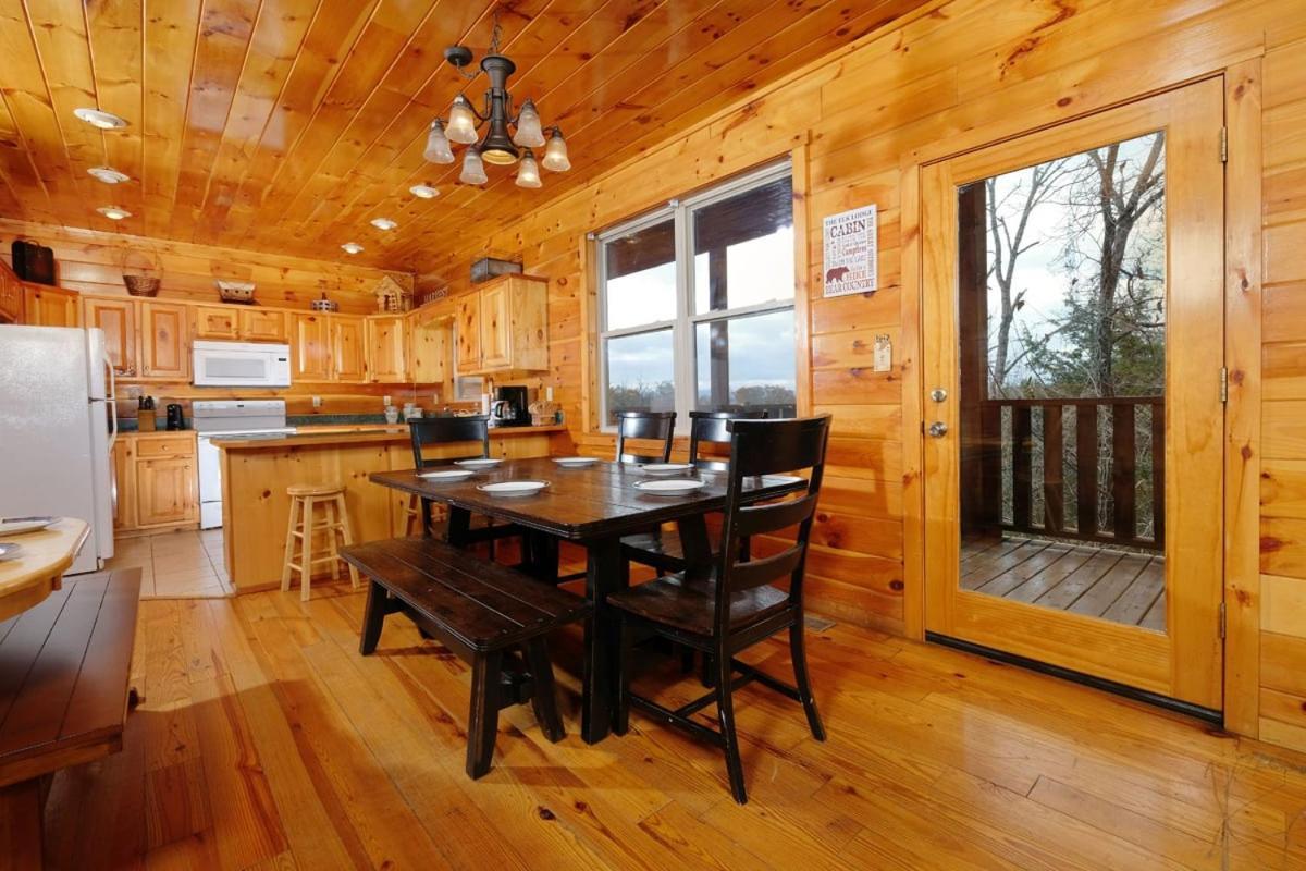 Spacious 5br Sleeps 18 Gameroom Theater Views Free Attraction Tickets Holiday home Pigeon Forge