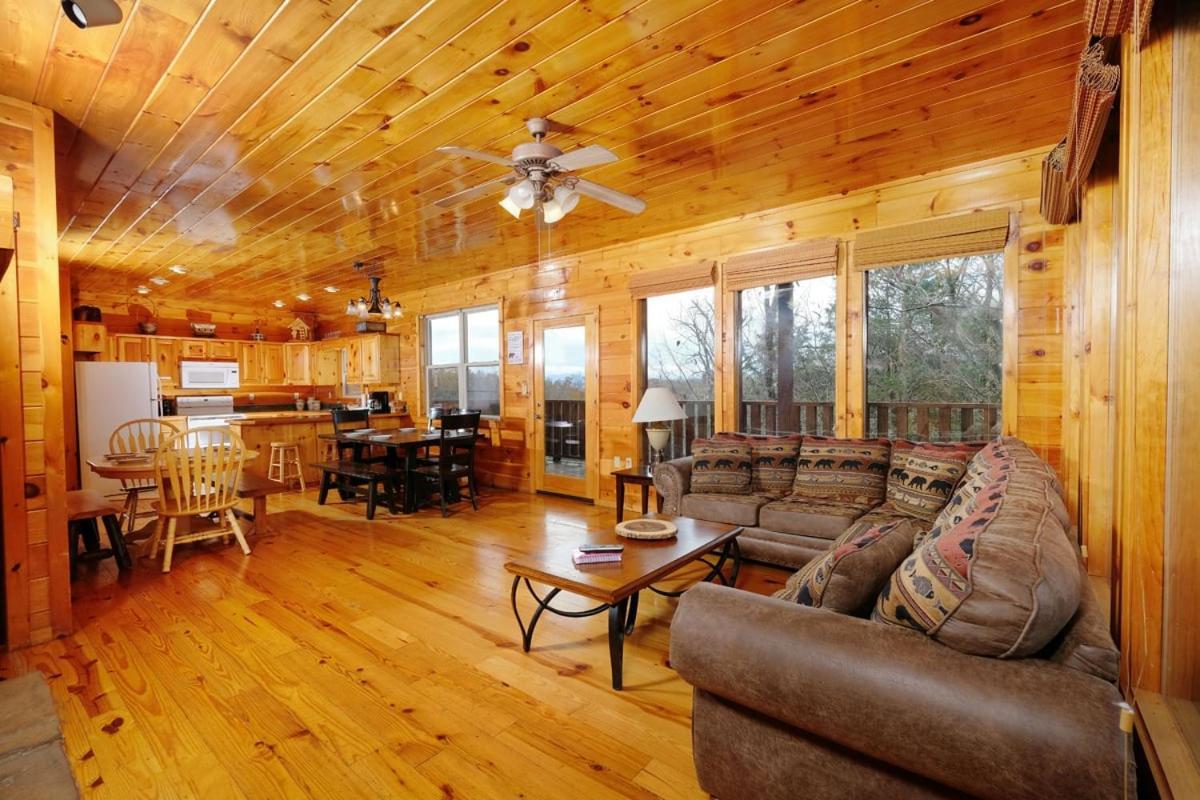 Holiday home Spacious 5br Sleeps 18 Gameroom Theater Views Free Attraction Tickets Pigeon Forge