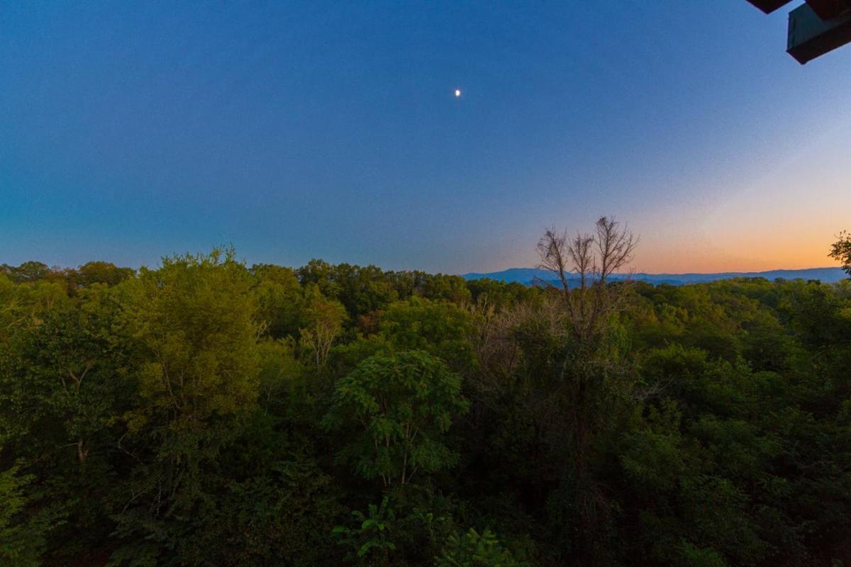 Spacious 5br Sleeps 18 Gameroom Theater Views Free Attraction Tickets Pigeon Forge
