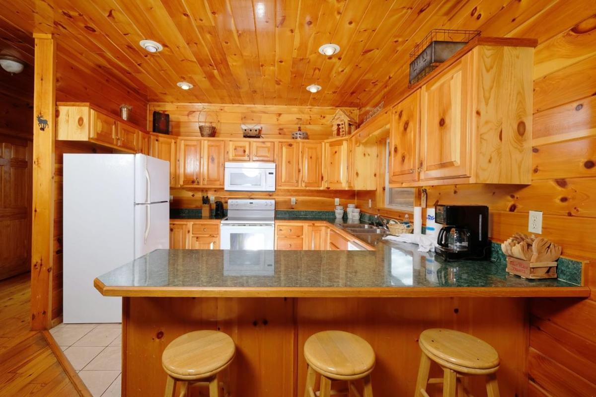 Spacious 5br Sleeps 18 Gameroom Theater Views Free Attraction Tickets * Pigeon Forge