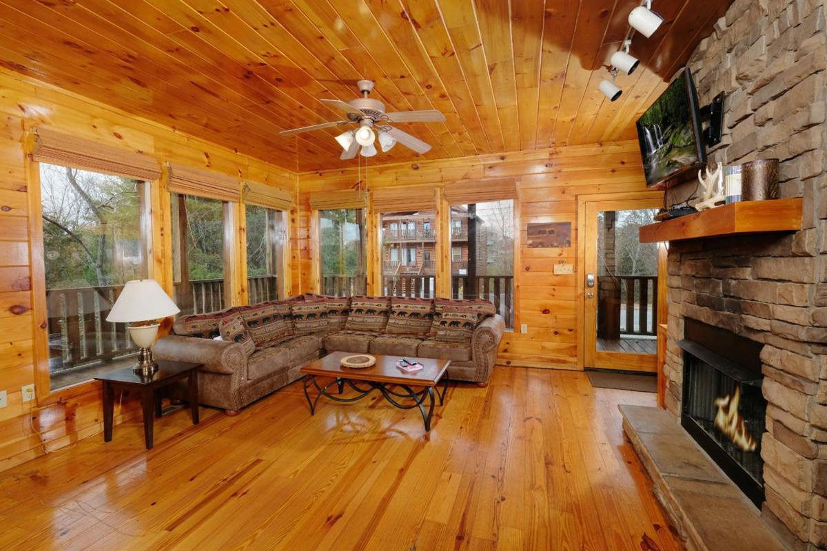Spacious 5br Sleeps 18 Gameroom Theater Views Free Attraction Tickets