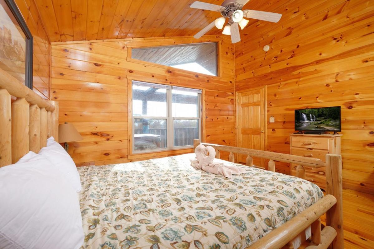 Holiday home Spacious 5br Sleeps 18 Gameroom Theater Views Free Attraction Tickets Pigeon Forge