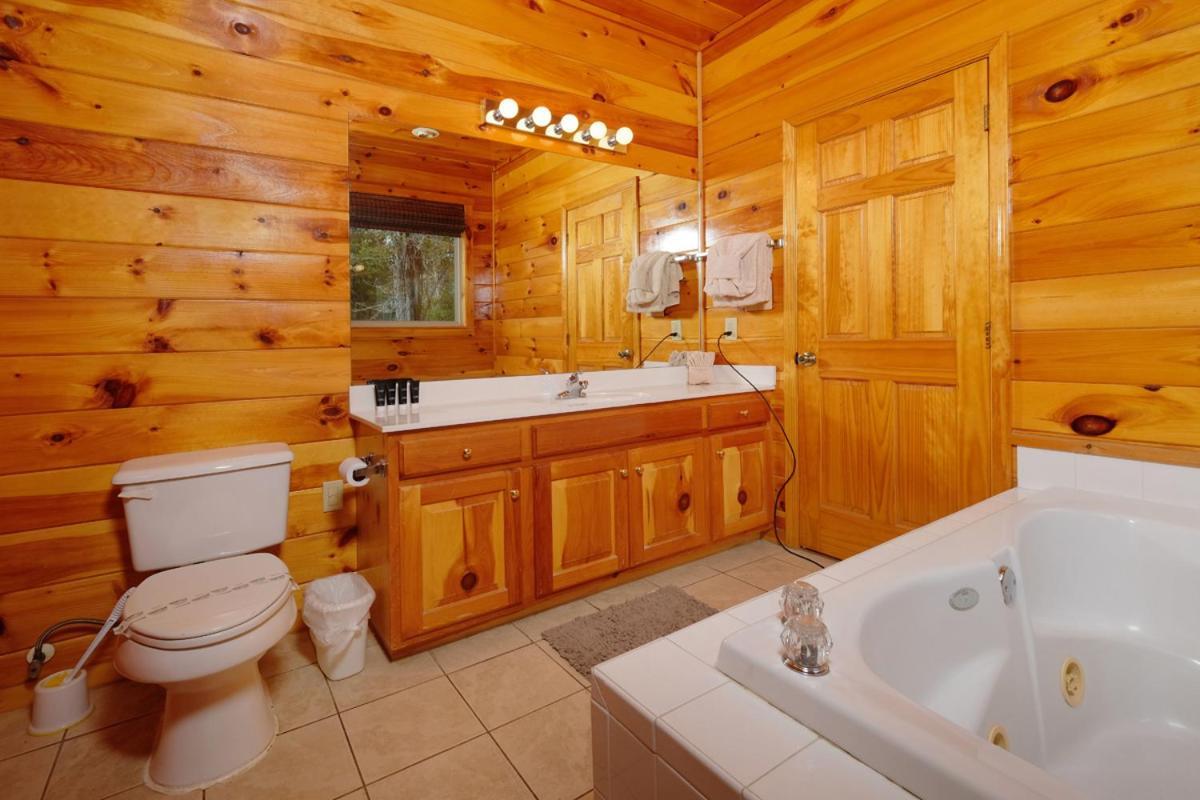 Spacious 5br Sleeps 18 Gameroom Theater Views Free Attraction Tickets Holiday home Pigeon Forge