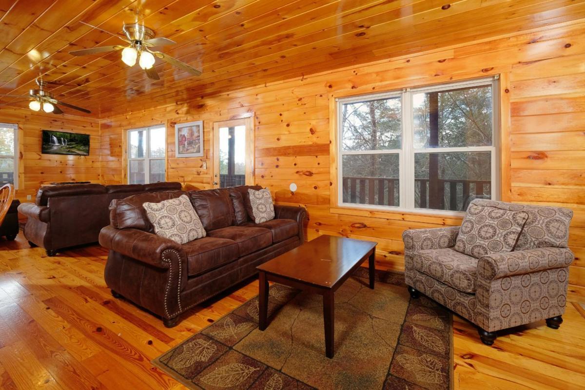 Holiday home Spacious 5br Sleeps 18 Gameroom Theater Views Free Attraction Tickets Pigeon Forge