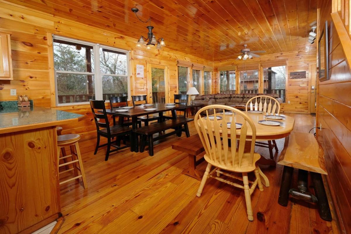 Spacious 5br Sleeps 18 Gameroom Theater Views Free Attraction Tickets Pigeon Forge