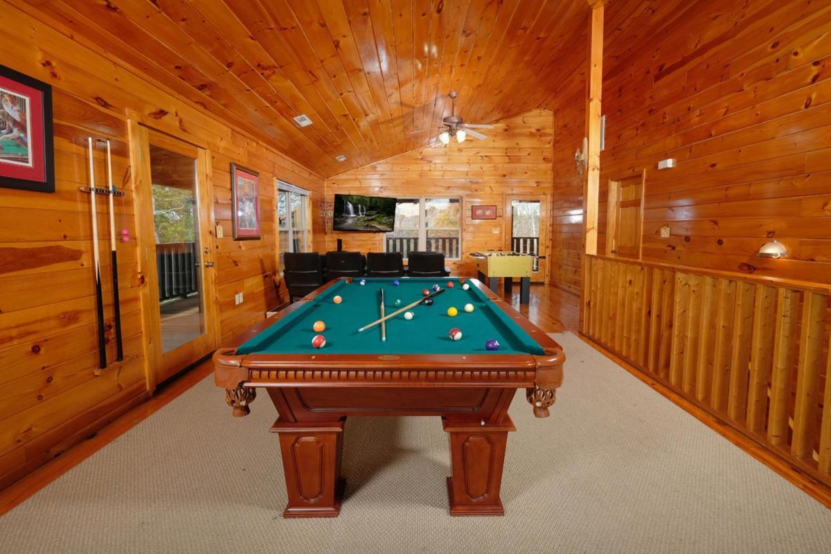 Holiday home Spacious 5br Sleeps 18 Gameroom Theater Views Free Attraction Tickets Pigeon Forge