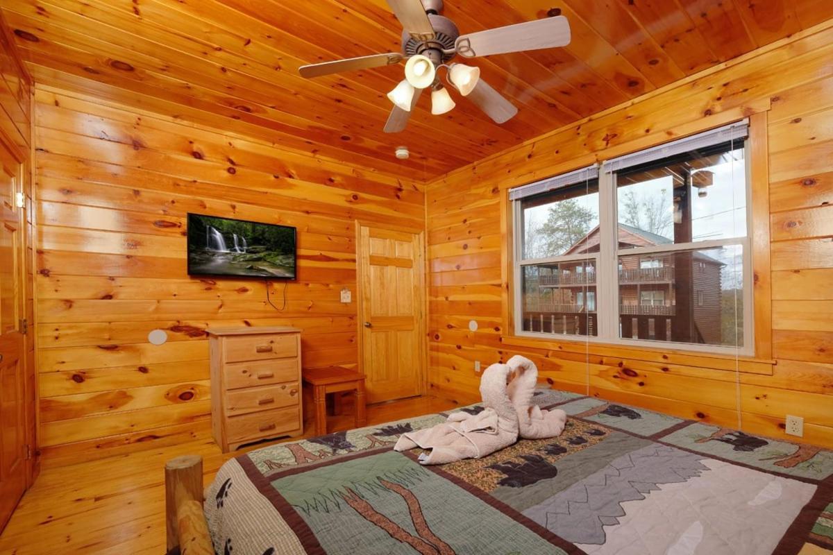 Spacious 5br Sleeps 18 Gameroom Theater Views Free Attraction Tickets Pigeon Forge