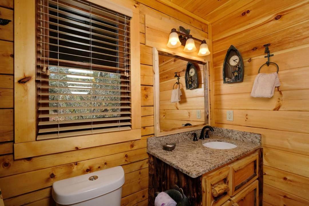Very Cozy 2br Hot Tub Pool Table Free Attraction Tickets Holiday home Pigeon Forge