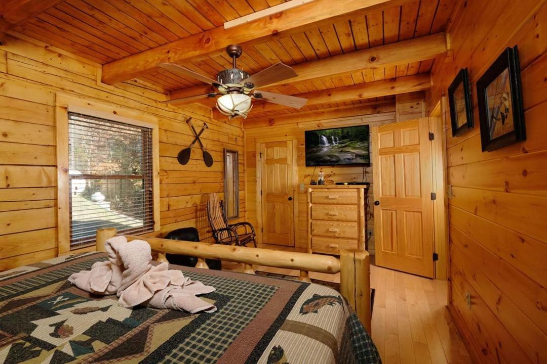 Very Cozy 2br Hot Tub Pool Table Free Attraction Tickets Holiday home Pigeon Forge