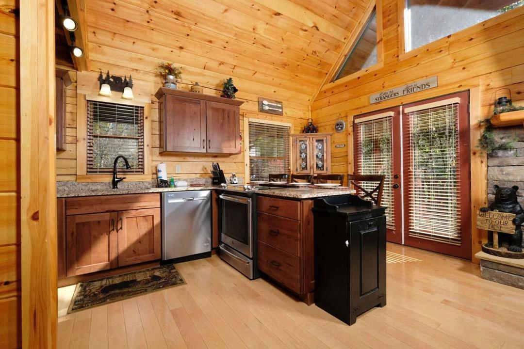 Very Cozy 2br Hot Tub Pool Table Free Attraction Tickets Holiday home