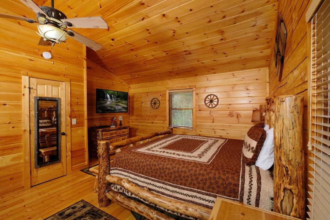 Very Cozy 2br Hot Tub Pool Table Free Attraction Tickets Holiday home Pigeon Forge