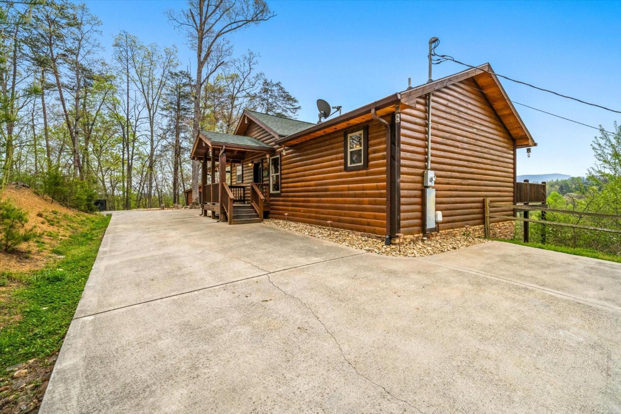 Holiday home Modern 3br Views Hot Tub Fire Pit Gameroom Free Attraction Tickets *