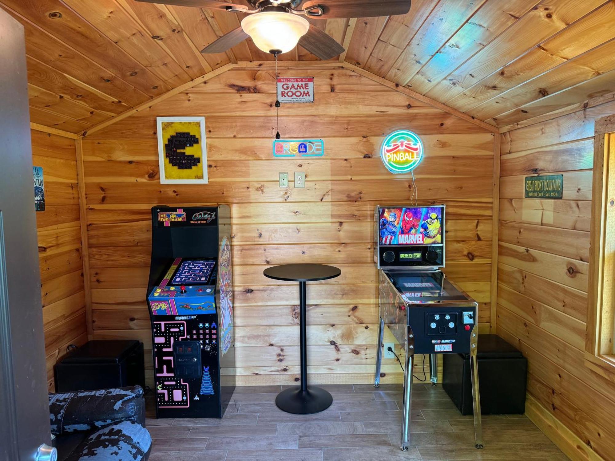 Modern 3br Views Hot Tub Fire Pit Gameroom Free Attraction Tickets Pigeon Forge