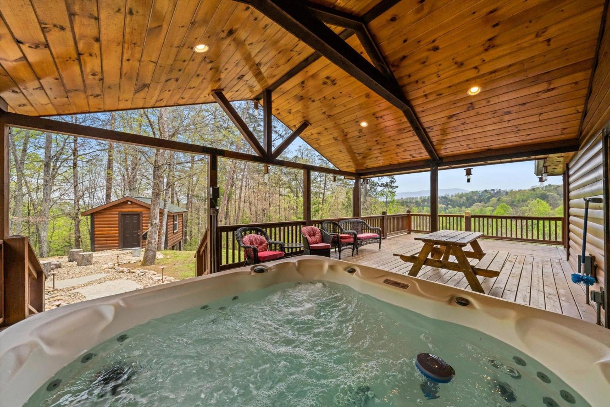 Modern 3br Views Hot Tub Fire Pit Gameroom Free Attraction Tickets Holiday home