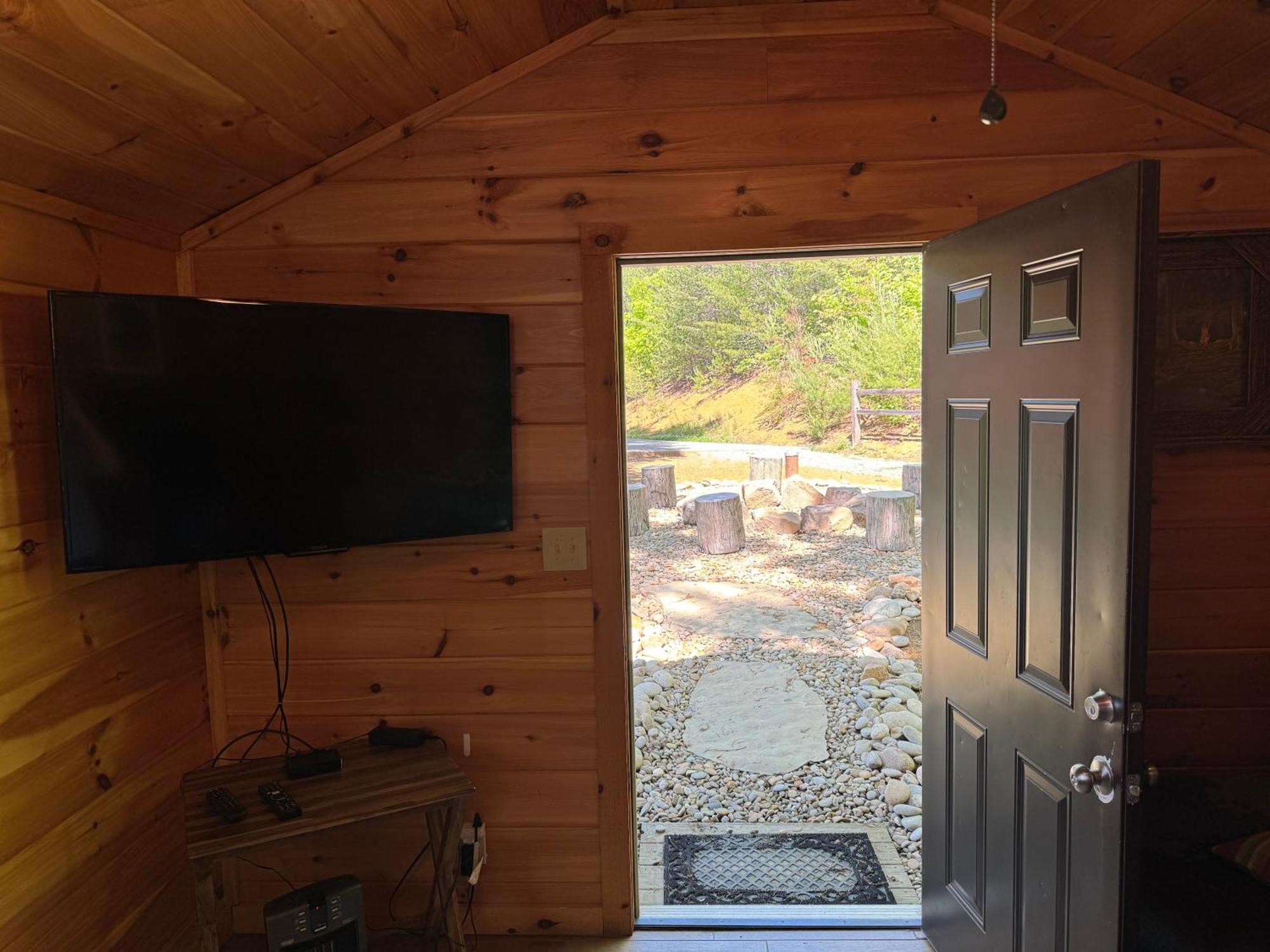 Holiday home Modern 3br Views Hot Tub Fire Pit Gameroom Free Attraction Tickets *