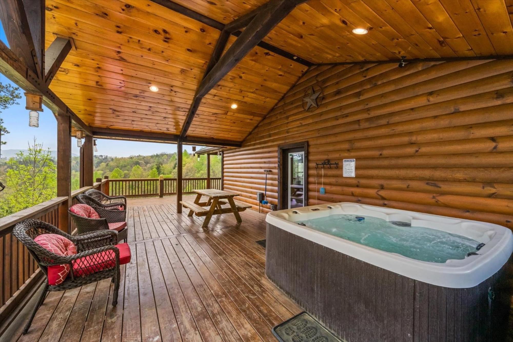 Modern 3br Views Hot Tub Fire Pit Gameroom Free Attraction Tickets * Pigeon Forge