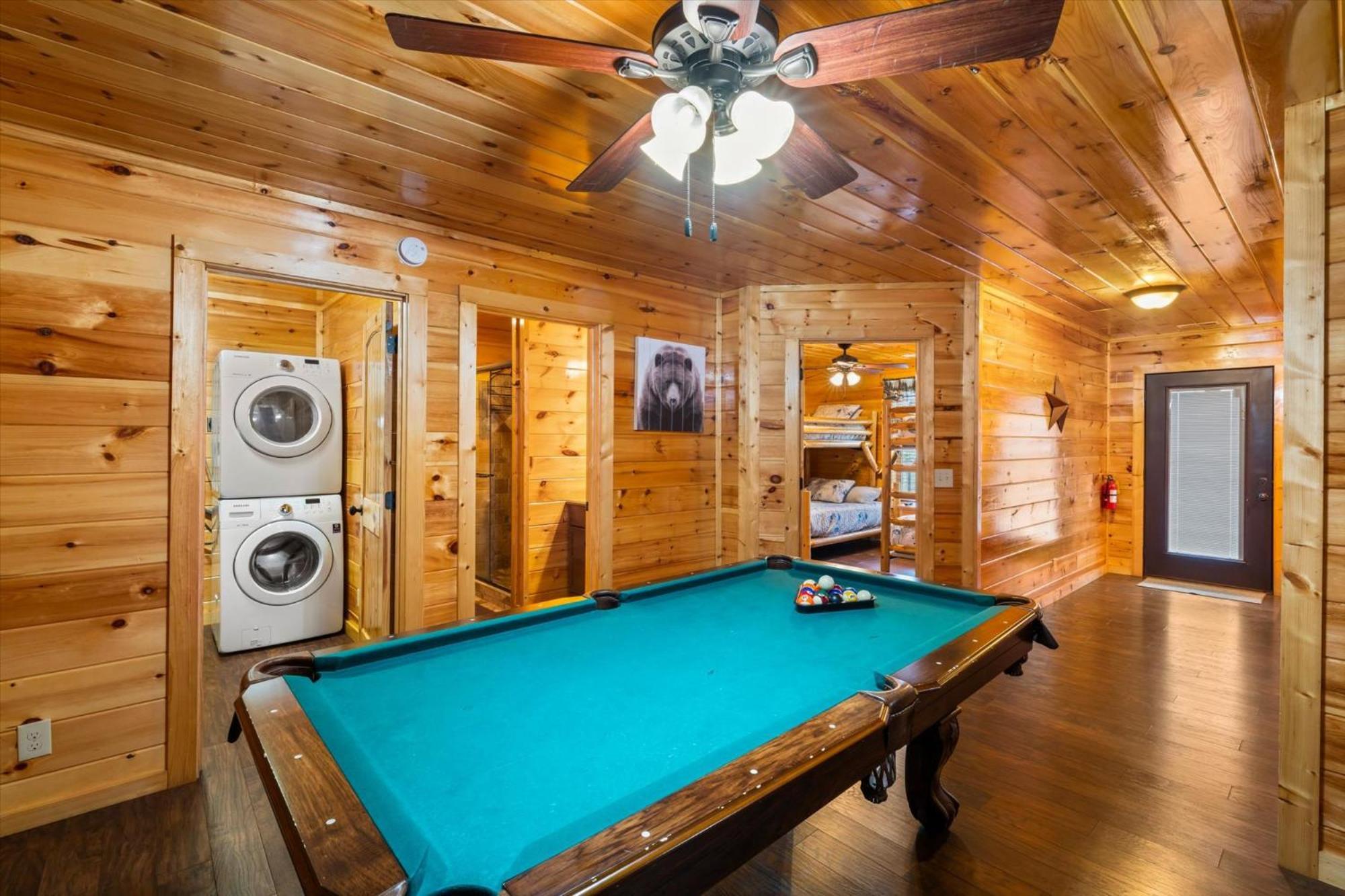 Modern 3br Views Hot Tub Fire Pit Gameroom Free Attraction Tickets Holiday home Pigeon Forge