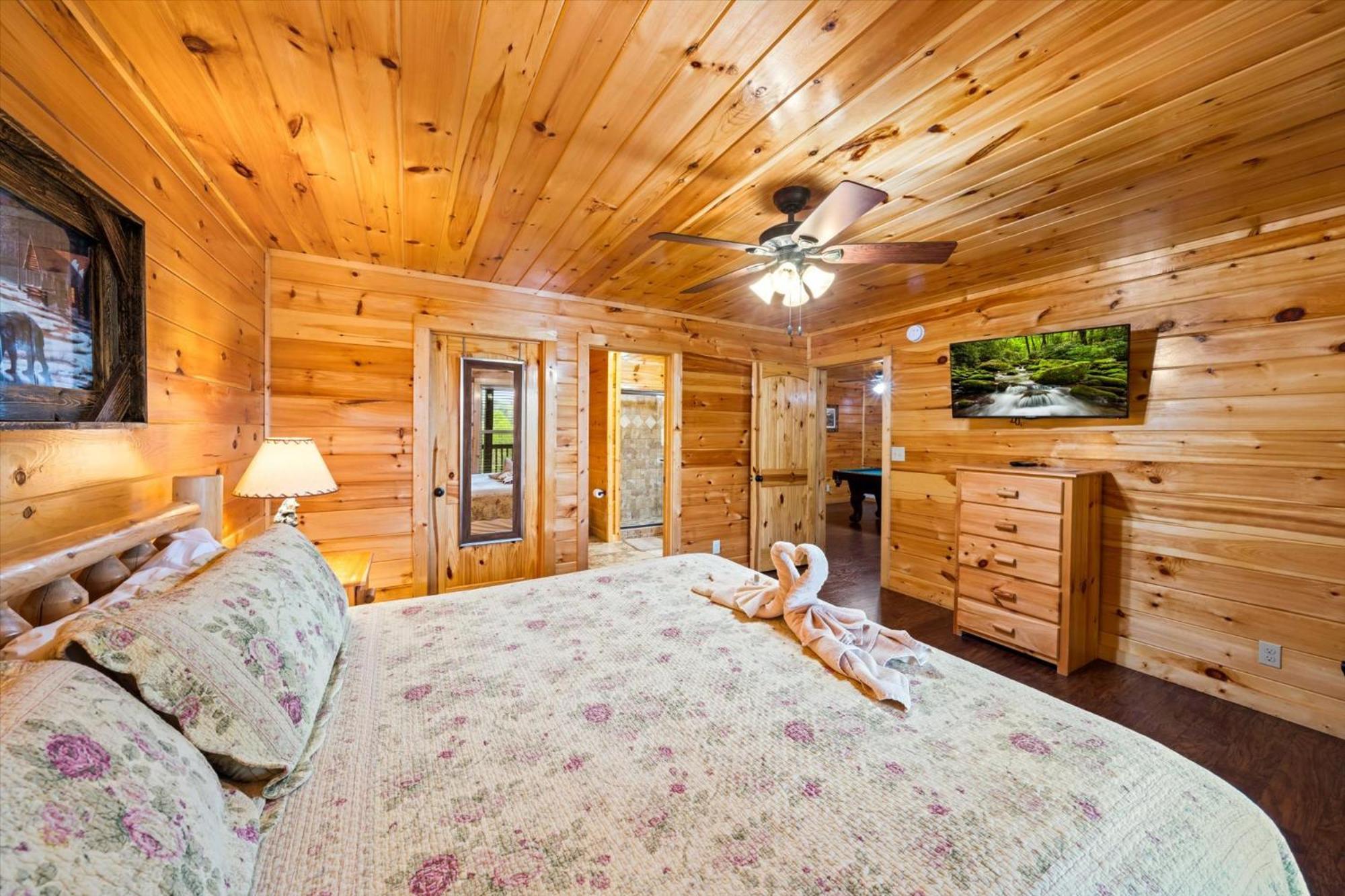 Modern 3br Views Hot Tub Fire Pit Gameroom Free Attraction Tickets * Pigeon Forge