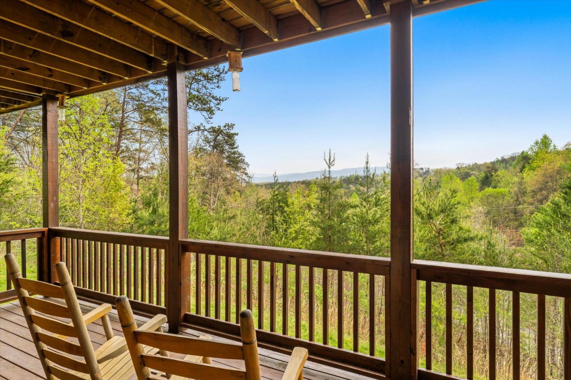 Modern 3br Views Hot Tub Fire Pit Gameroom Free Attraction Tickets Holiday home Pigeon Forge