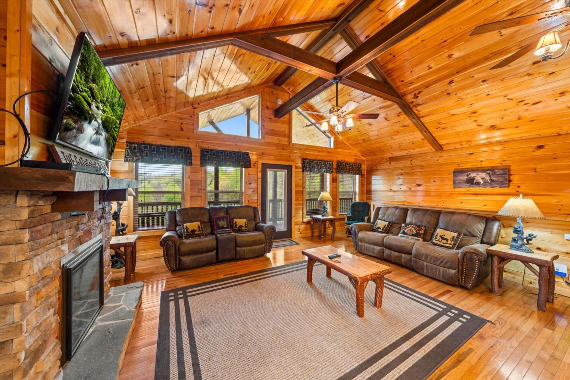 Modern 3br Views Hot Tub Fire Pit Gameroom Free Attraction Tickets Holiday home *