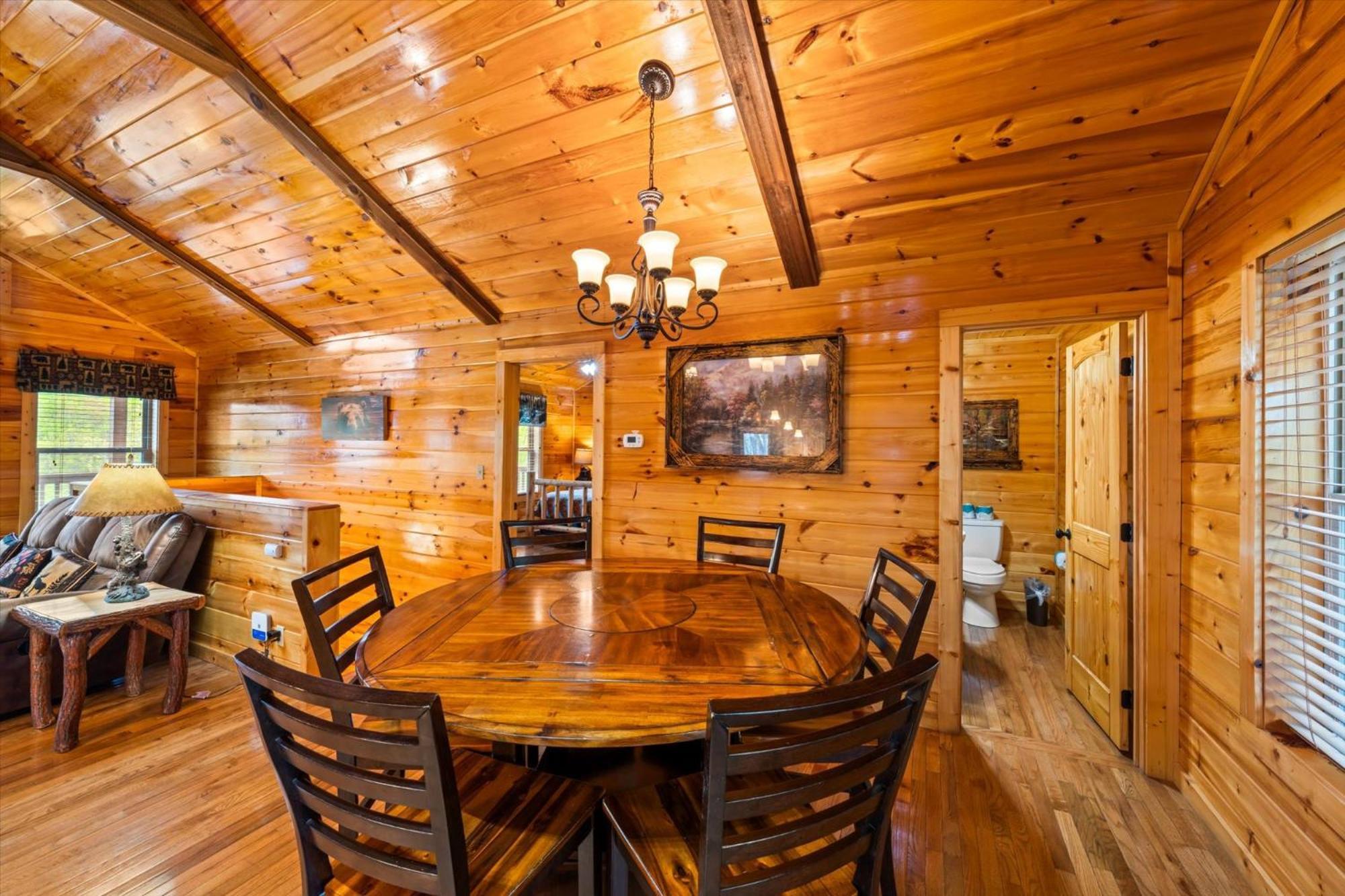 Holiday home Modern 3br Views Hot Tub Fire Pit Gameroom Free Attraction Tickets Pigeon Forge