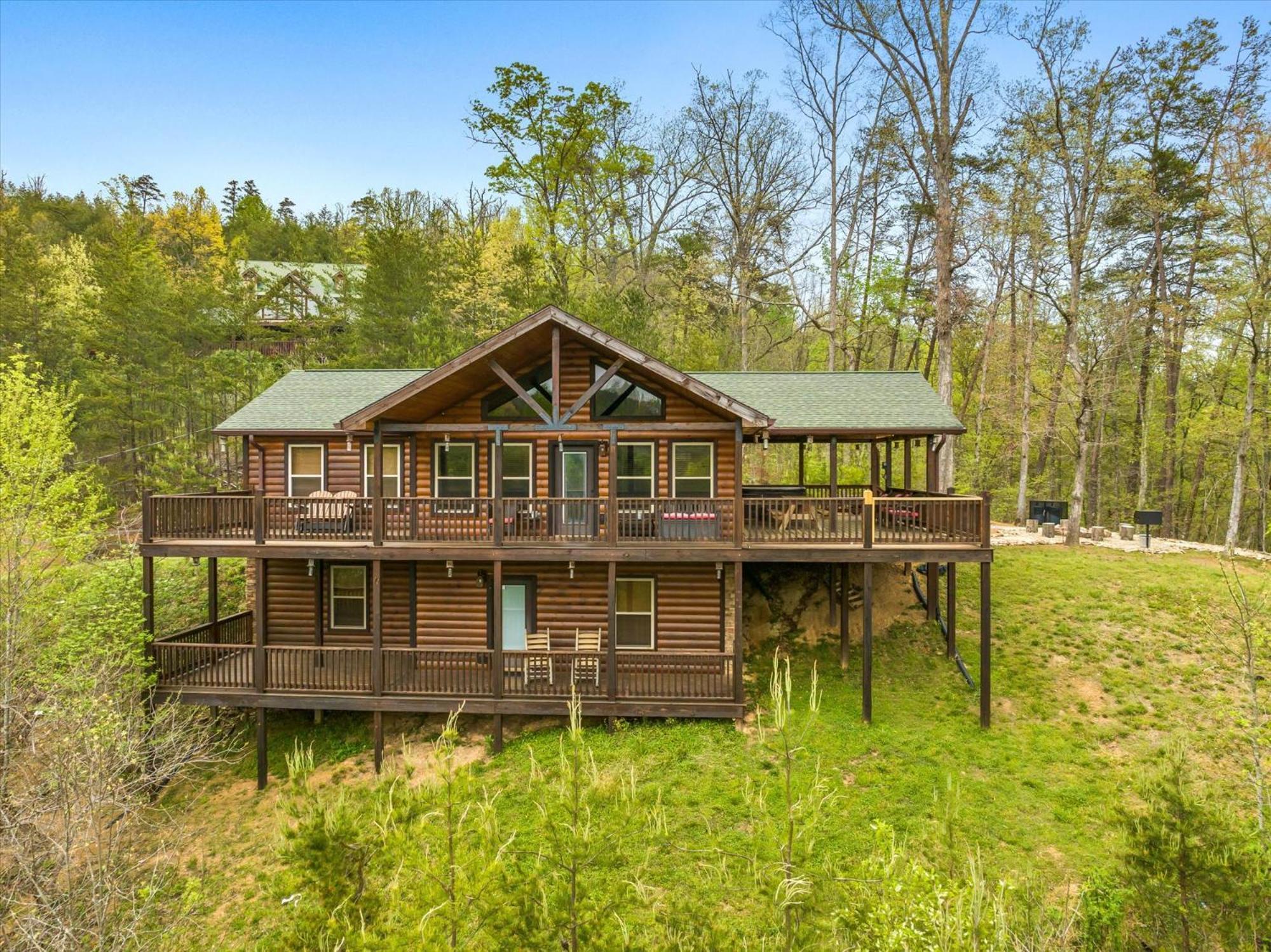 Modern 3br Views Hot Tub Fire Pit Gameroom Free Attraction Tickets * Pigeon Forge