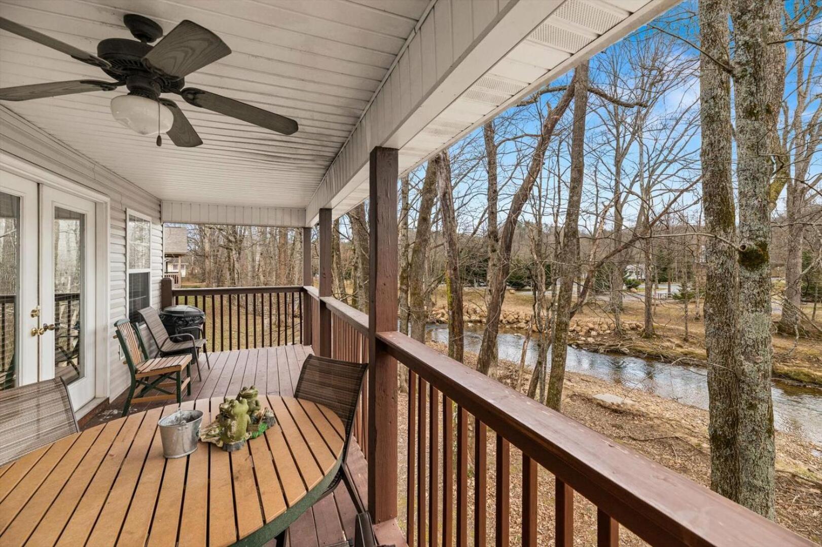 Cozy And Spacious 3br Pool Table Hot Tub Free Attraction Tickets Holiday home Pigeon Forge